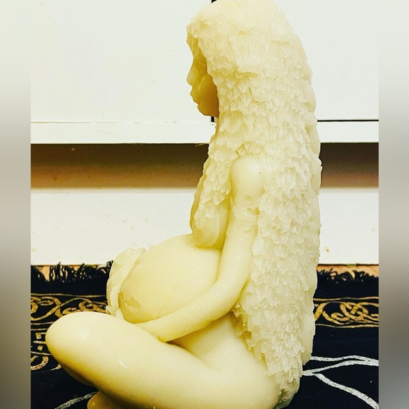 Beautiful Gaia Candle - choice of color and scent - Picture 4 of 4